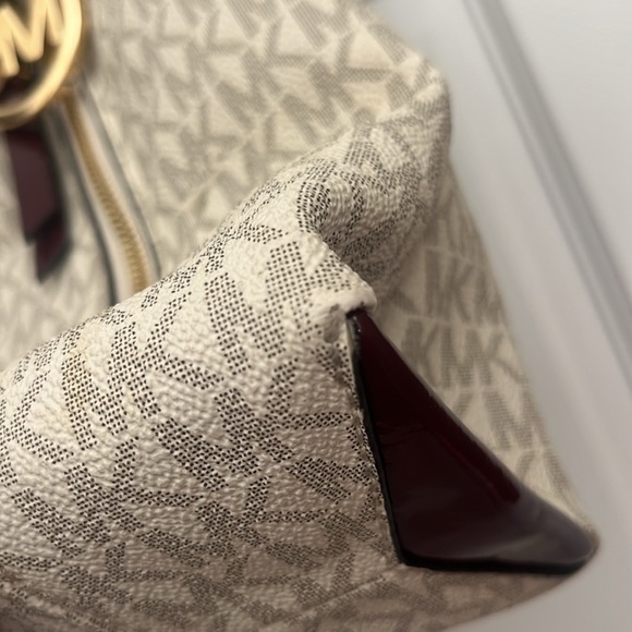 Michael Kors Shoulder Bag - Picture 7 of 9